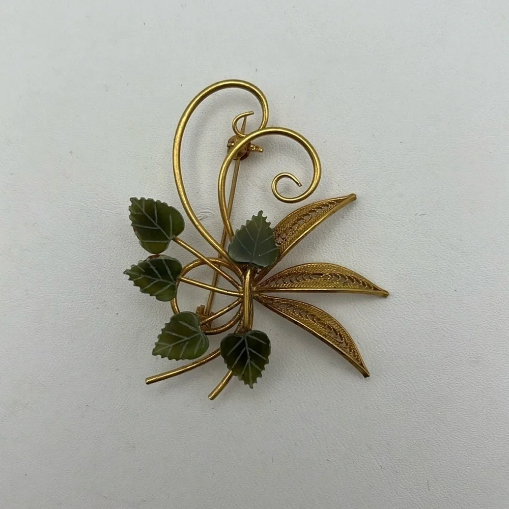 Set of 3 pins and 1 screw back earrings gold tone romantic romantic rose leaves